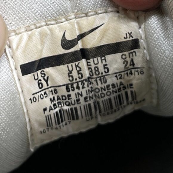 Nike Air Huarache Run Premium Oatmeal Athletic Shoes Size 6Y - Picture 3 of 5